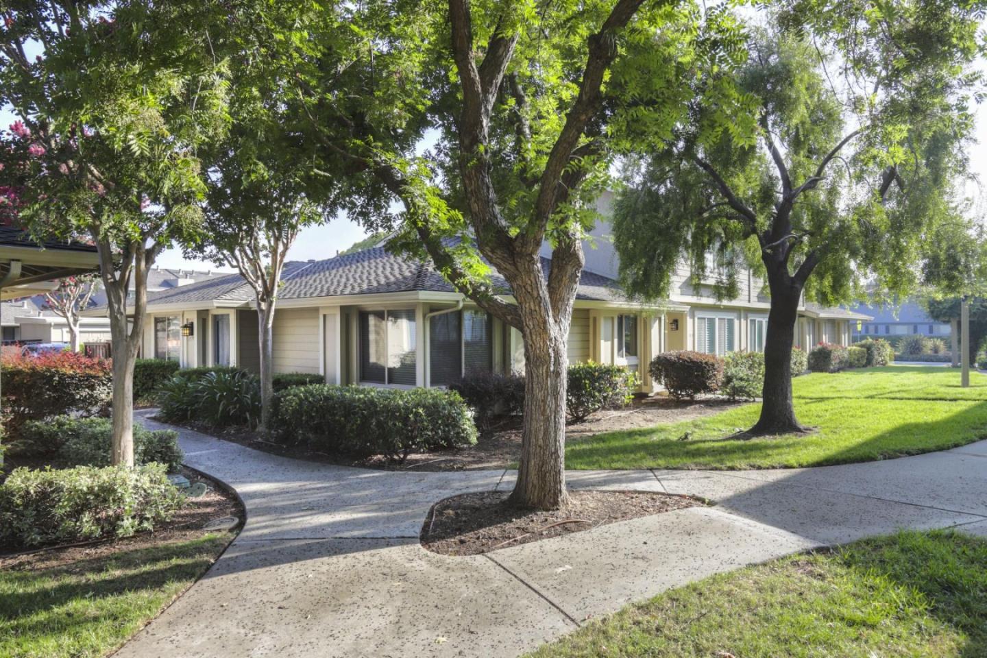 Detail Gallery Image 1 of 1 For 1177 Green Glen Dr, San Jose,  CA 95126 - 2 Beds | 2 Baths