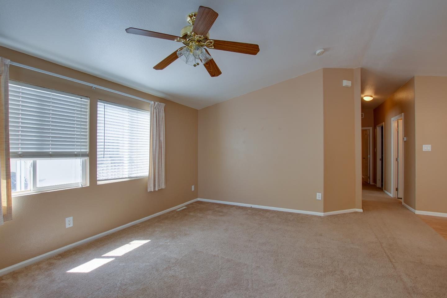 Detail Gallery Image 11 of 33 For 2900 Fairview #4,  Hollister,  CA 95023 - 3 Beds | 2 Baths