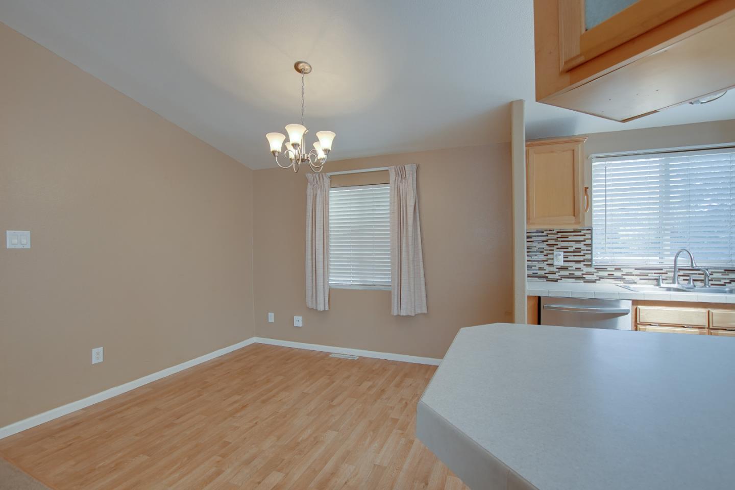 Detail Gallery Image 14 of 33 For 2900 Fairview #4,  Hollister,  CA 95023 - 3 Beds | 2 Baths