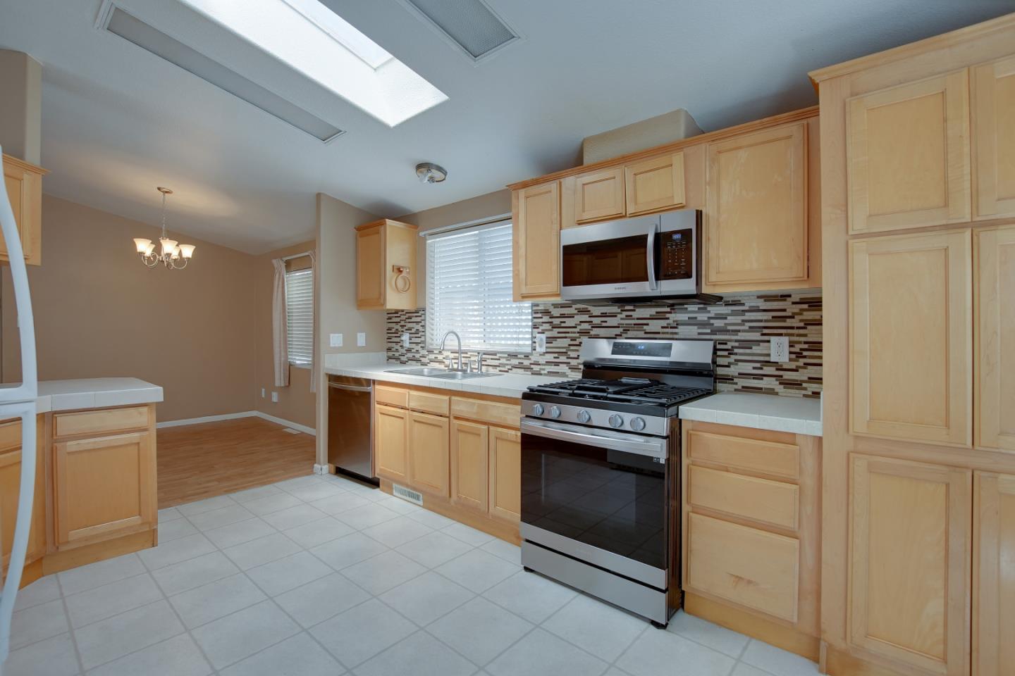 Detail Gallery Image 17 of 33 For 2900 Fairview #4,  Hollister,  CA 95023 - 3 Beds | 2 Baths