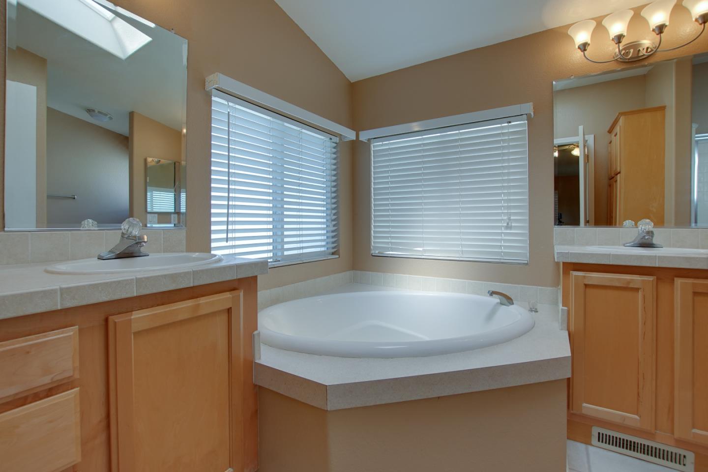 Detail Gallery Image 29 of 33 For 2900 Fairview #4,  Hollister,  CA 95023 - 3 Beds | 2 Baths