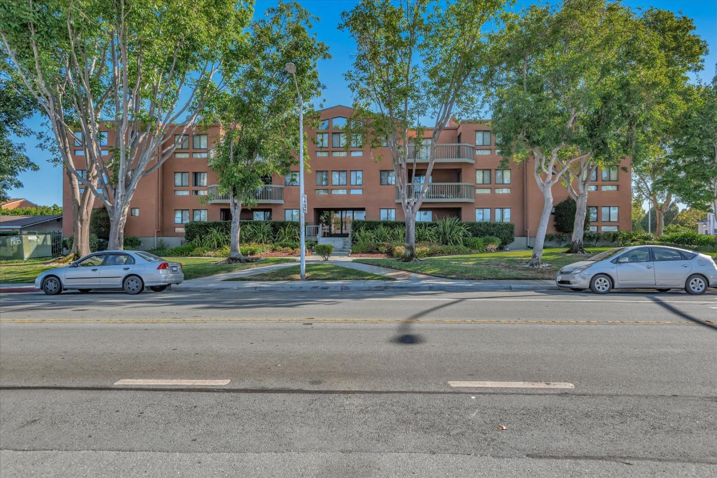 Detail Gallery Image 1 of 1 For 2425 S Norfolk St #106,  San Mateo,  CA 94403 - 1 Beds | 1 Baths