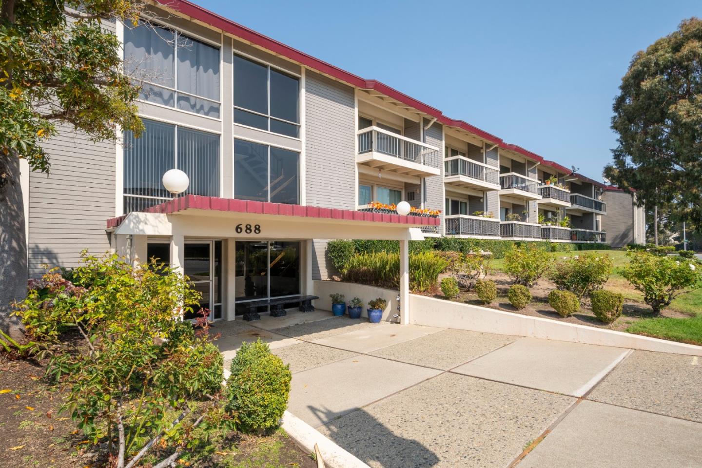 Detail Gallery Image 1 of 1 For 688 Mariners Island Blvd #216,  San Mateo,  CA 94404 - 1 Beds | 1 Baths