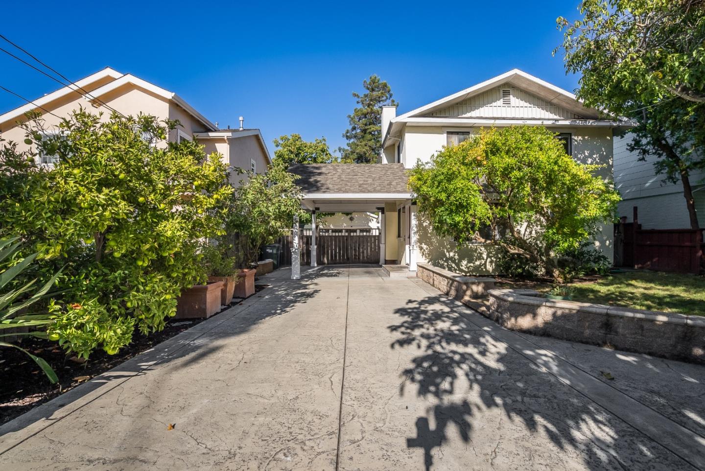 Detail Gallery Image 1 of 1 For 1610 Arguello St, Redwood City,  CA 94063 - 4 Beds | 3 Baths