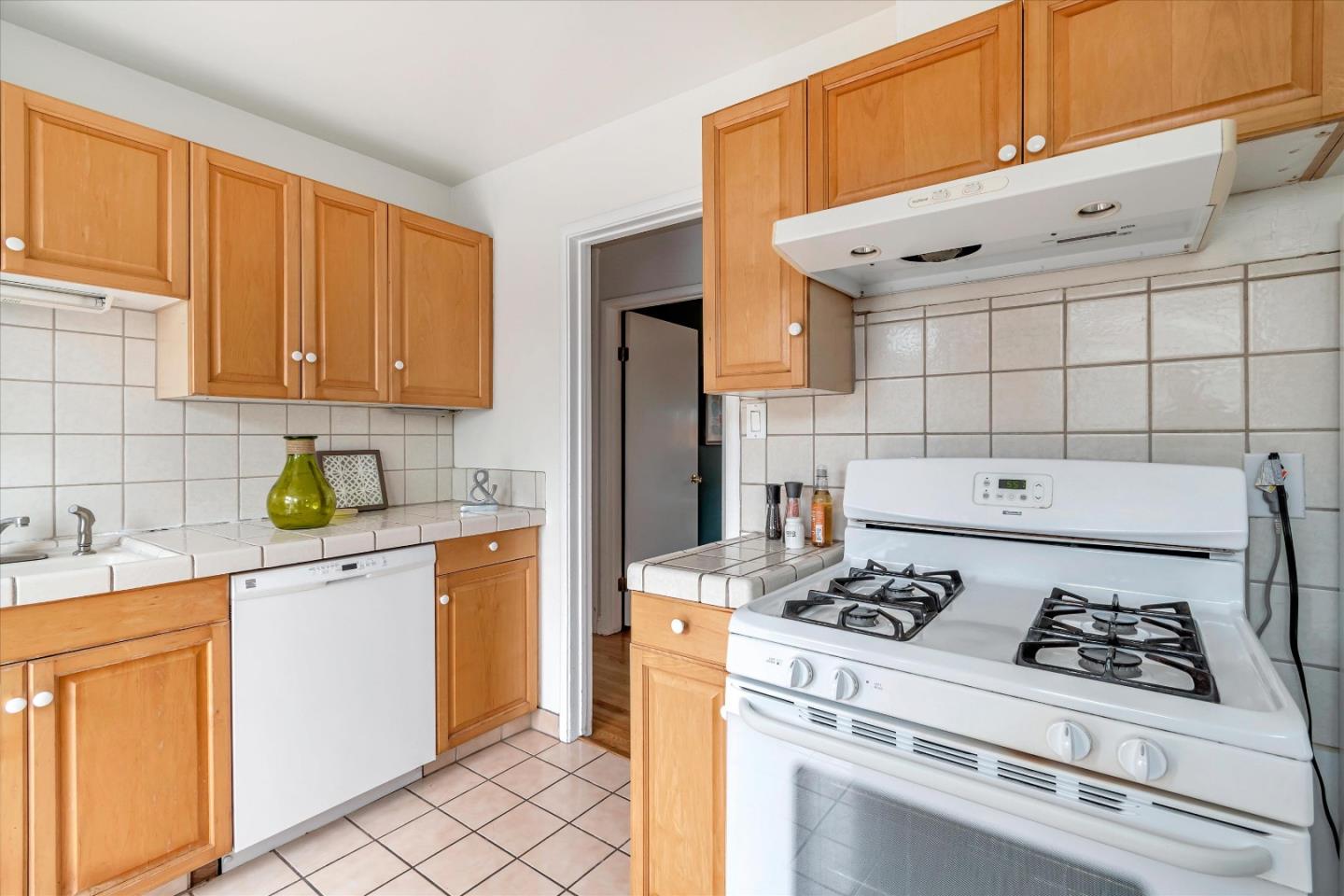Detail Gallery Image 12 of 48 For 1159 De Solo Dr, Pacifica,  CA 94044 - 3 Beds | 1 Baths