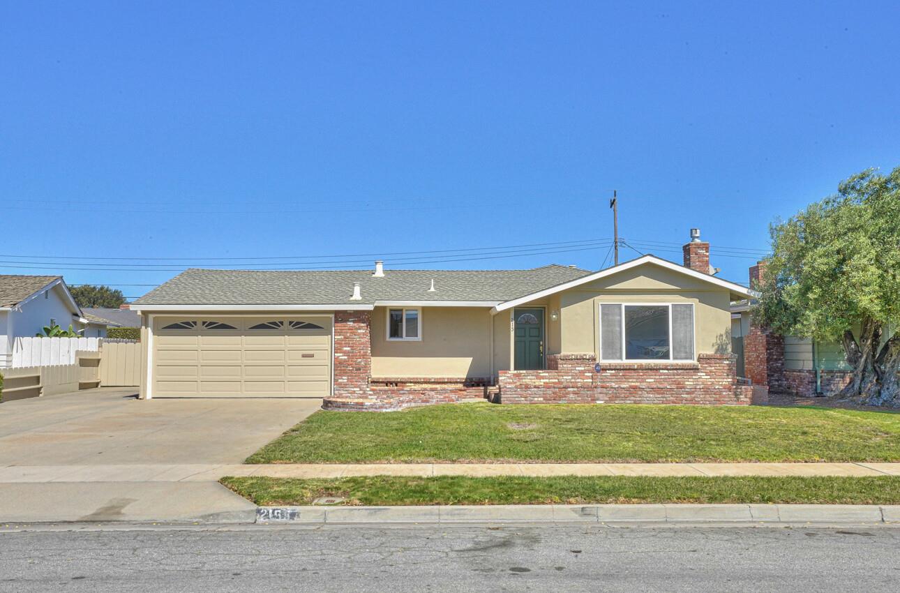 215 Encinada Dr, Salinas, CA 93901