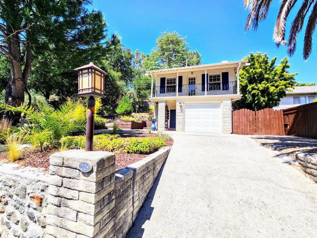 Detail Gallery Image 1 of 1 For 229 Loma Alta Ave, Los Gatos,  CA 95030 - 2 Beds | 1/1 Baths