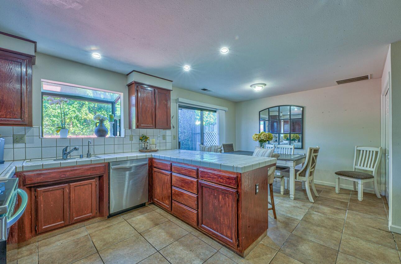Detail Gallery Image 12 of 35 For 9 Massolo Cir, Salinas,  CA 93907 - 4 Beds | 2/1 Baths