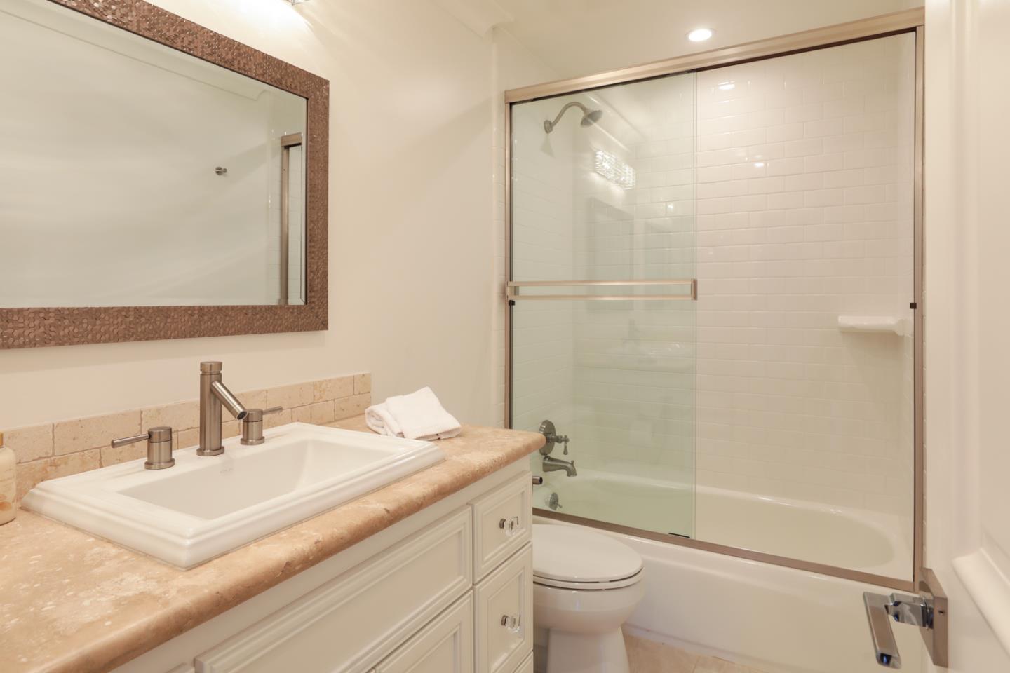 Detail Gallery Image 10 of 24 For 226 W Edith Ave #15,  Los Altos,  CA 94022 - 2 Beds | 2 Baths