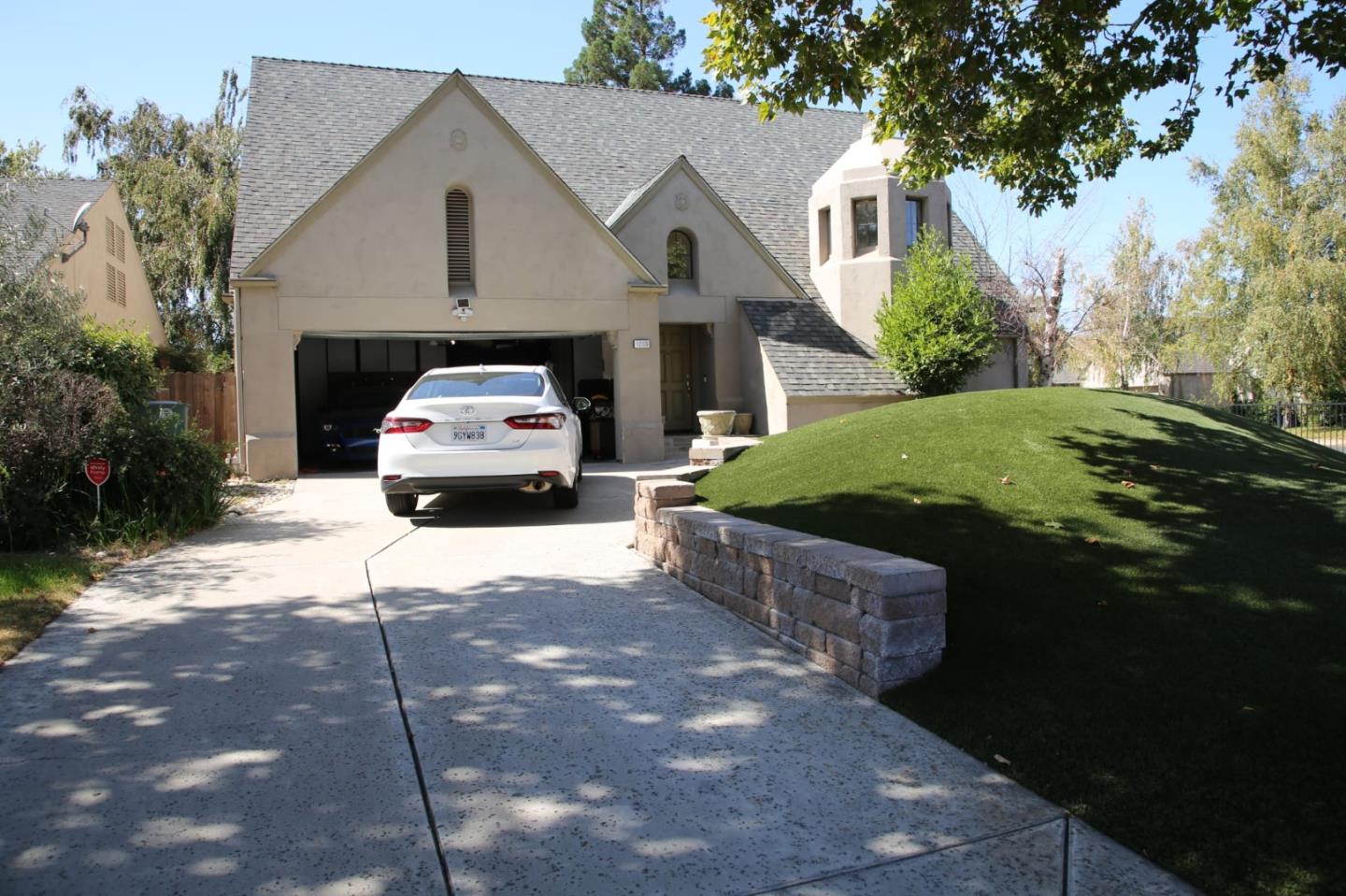 Detail Gallery Image 1 of 1 For 1203 Locust Ave, Manteca,  CA 95337 - 4 Beds | 2/1 Baths