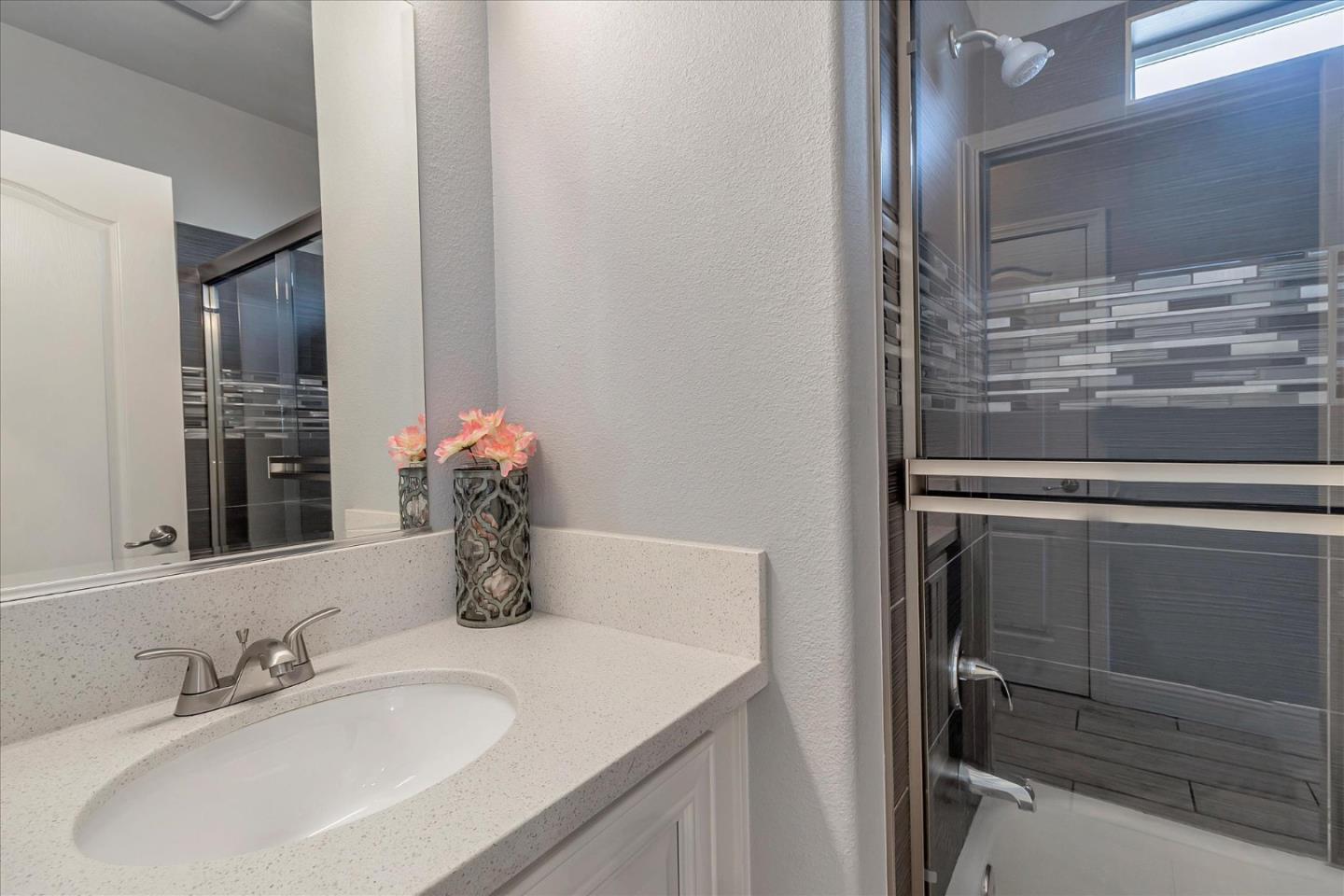 Detail Gallery Image 6 of 13 For 3015 E Bayshore Rd #333,  Redwood City,  CA 94063 - 3 Beds | 2 Baths