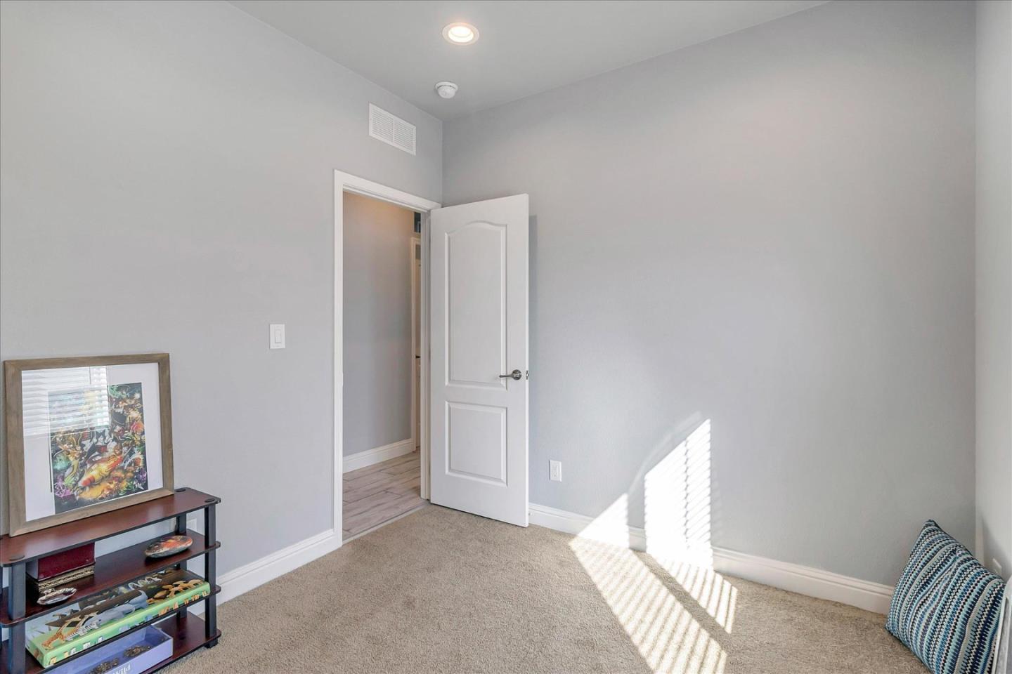 Detail Gallery Image 8 of 13 For 3015 E Bayshore Rd #333,  Redwood City,  CA 94063 - 3 Beds | 2 Baths