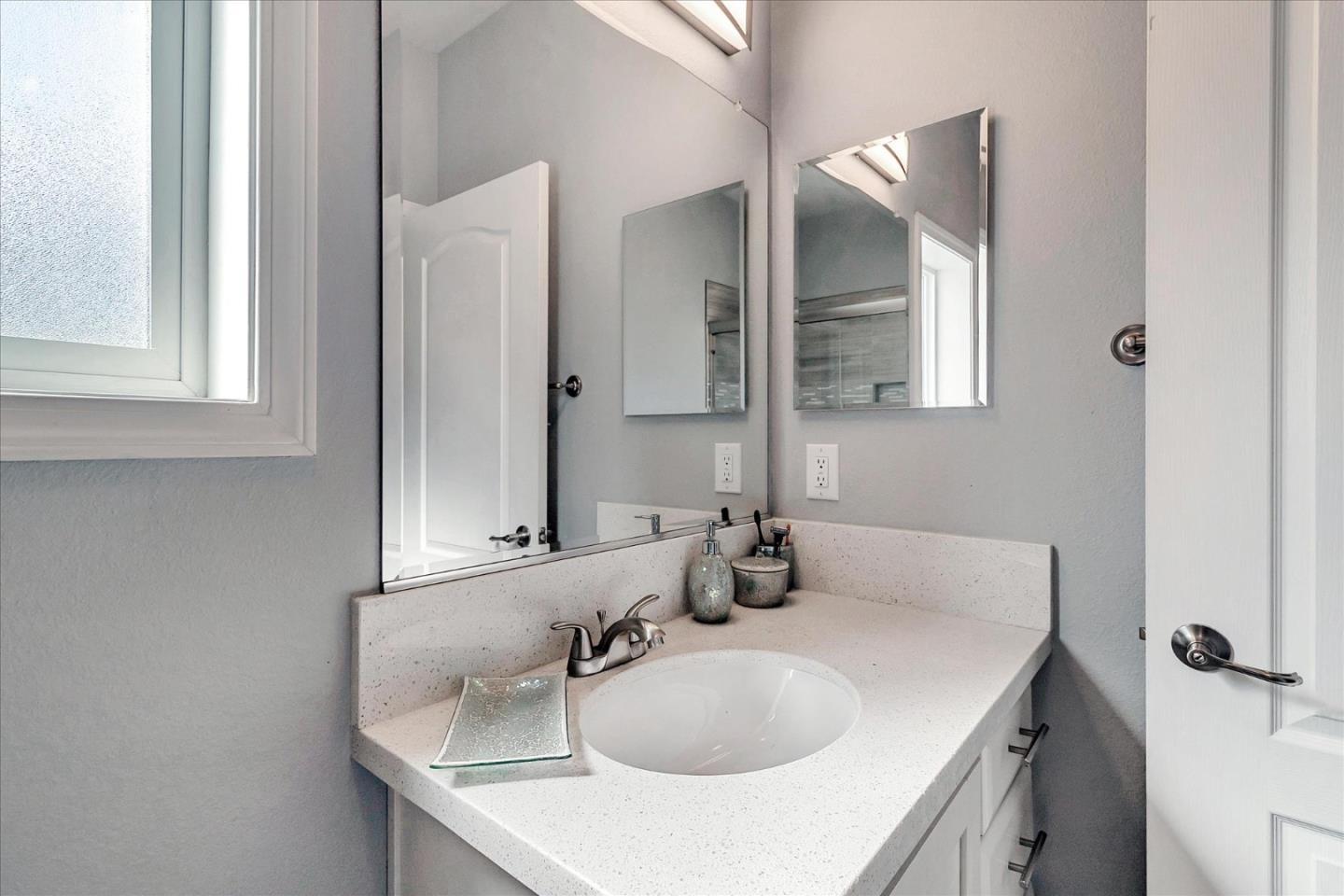Detail Gallery Image 9 of 13 For 3015 E Bayshore Rd #333,  Redwood City,  CA 94063 - 3 Beds | 2 Baths