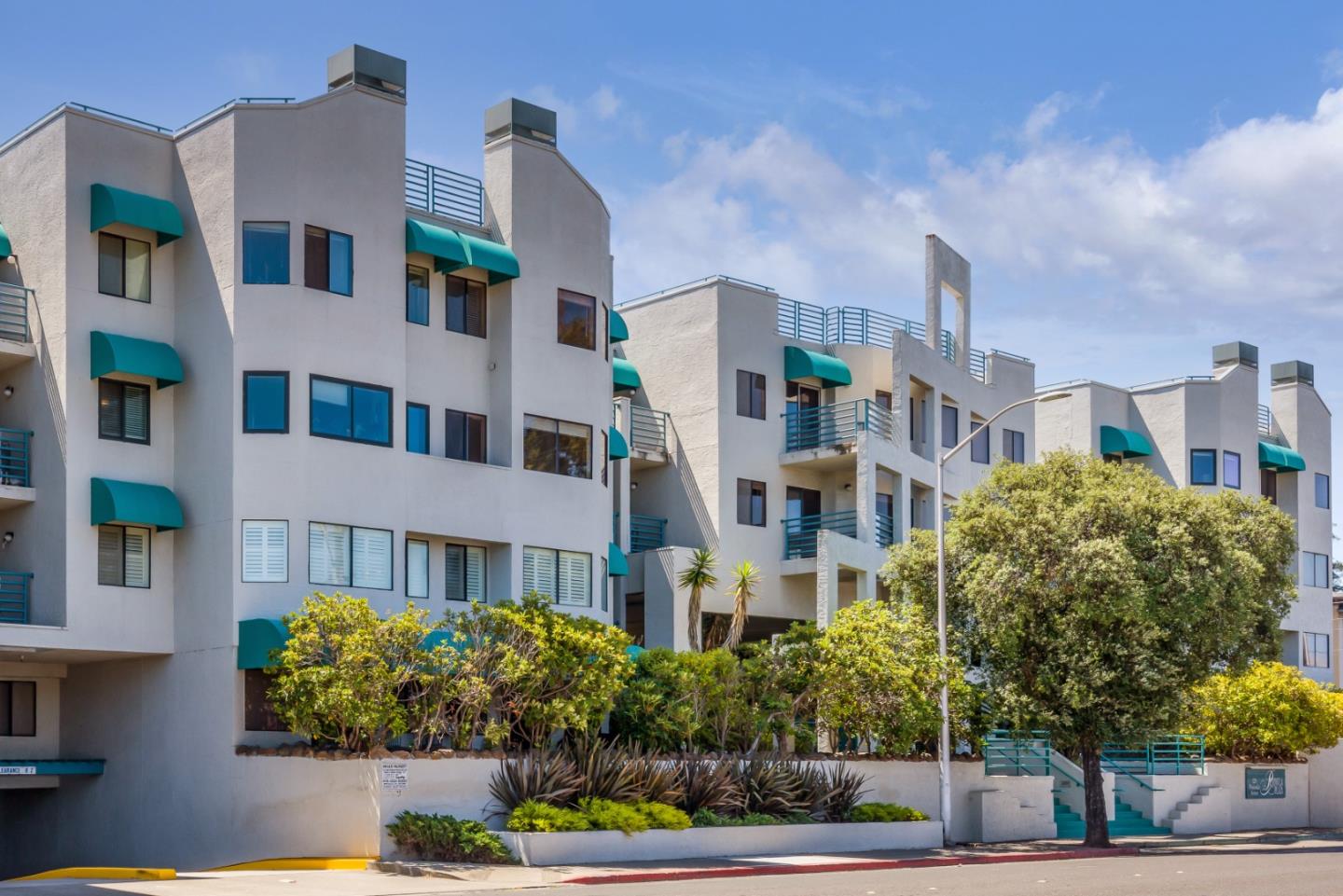 Detail Gallery Image 1 of 1 For 320 Peninsula Ave #104,  San Mateo,  CA 94401 - 2 Beds | 2 Baths