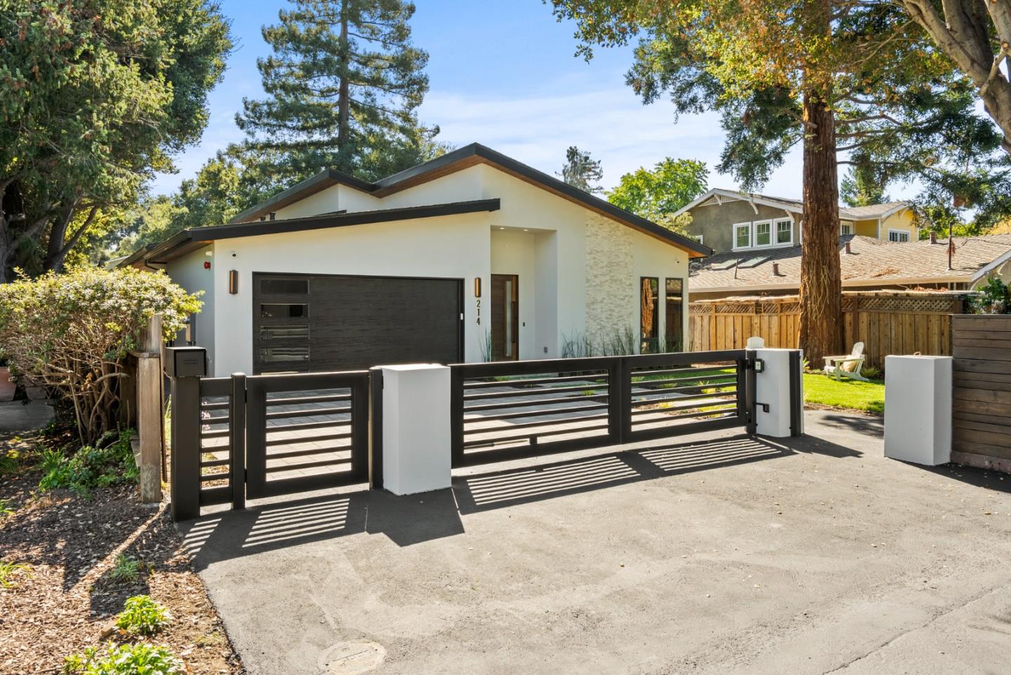 Detail Gallery Image 1 of 1 For 214 Oak Ct, Menlo Park,  CA 94025 - 4 Beds | 5/1 Baths