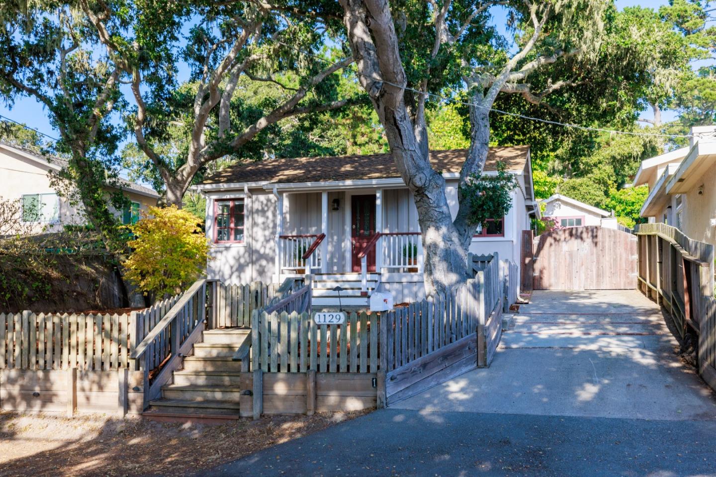 Detail Gallery Image 1 of 1 For 1129 Buena Vista Ave, Pacific Grove,  CA 93950 - 2 Beds | 2 Baths