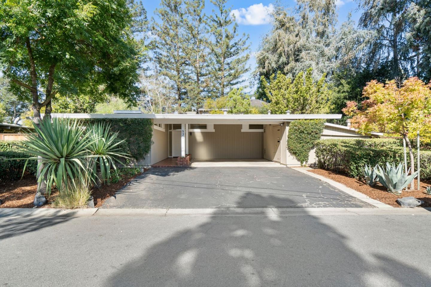 Detail Gallery Image 1 of 1 For 521 Middle Ct, Menlo Park,  CA 94025 - 4 Beds | 2 Baths