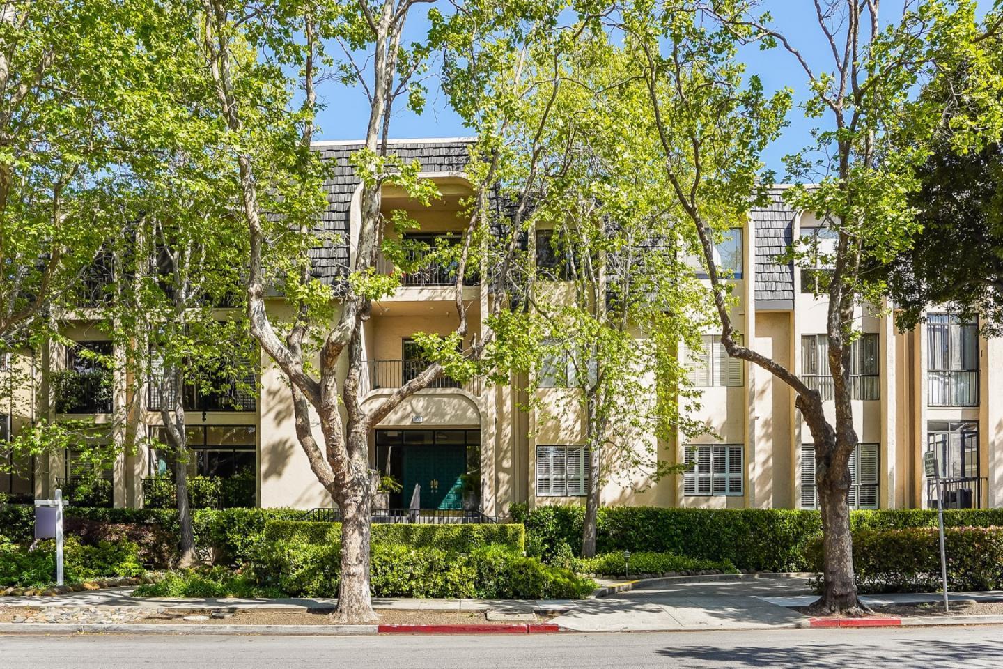 Detail Gallery Image 1 of 1 For 1133 Douglas Ave #103,  Burlingame,  CA 94010 - 2 Beds | 2 Baths