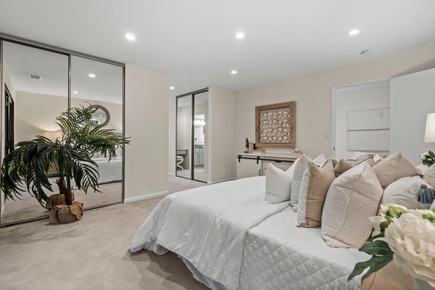 Detail Gallery Image 14 of 43 For 1430 Gordon St #D,  Redwood City,  CA 94061 - 3 Beds | 2/1 Baths