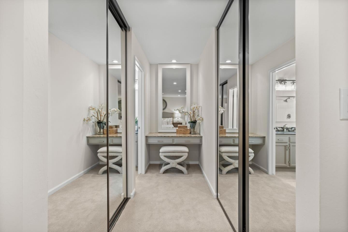 Detail Gallery Image 17 of 43 For 1430 Gordon St #D,  Redwood City,  CA 94061 - 3 Beds | 2/1 Baths