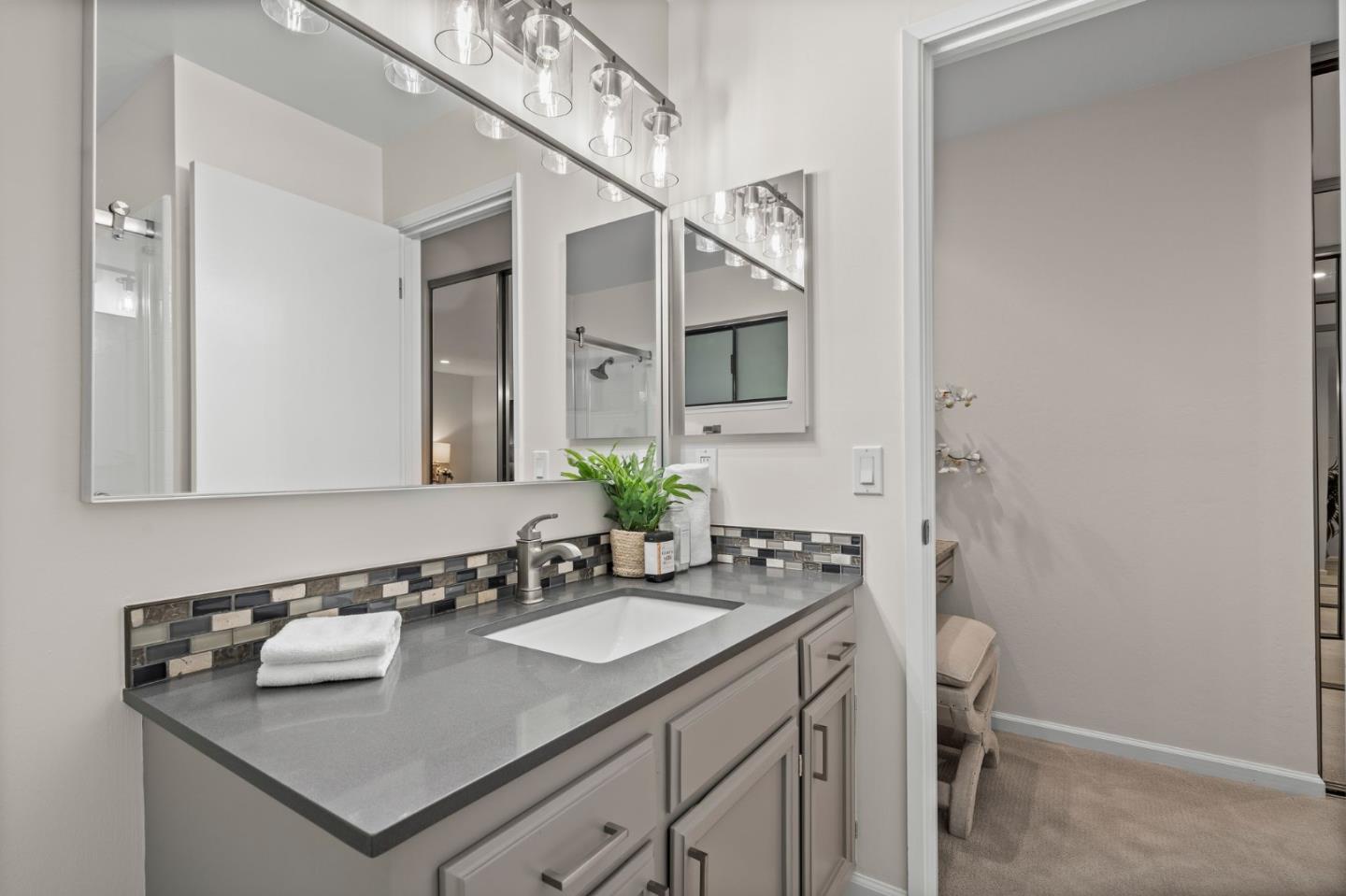 Detail Gallery Image 18 of 43 For 1430 Gordon St #D,  Redwood City,  CA 94061 - 3 Beds | 2/1 Baths