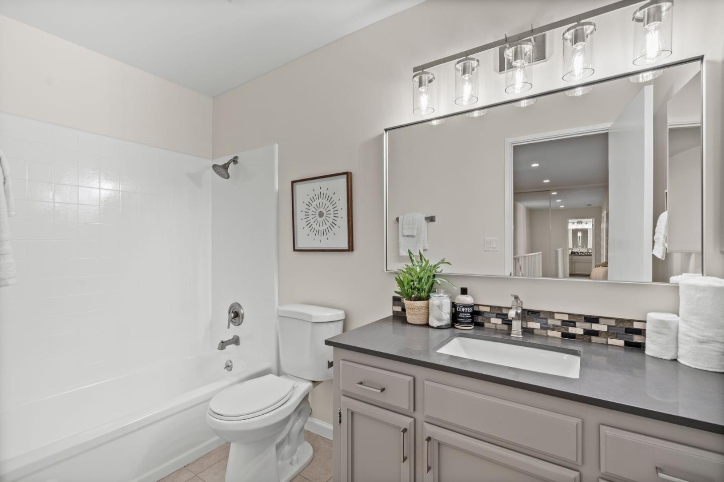 Detail Gallery Image 21 of 43 For 1430 Gordon St #D,  Redwood City,  CA 94061 - 3 Beds | 2/1 Baths