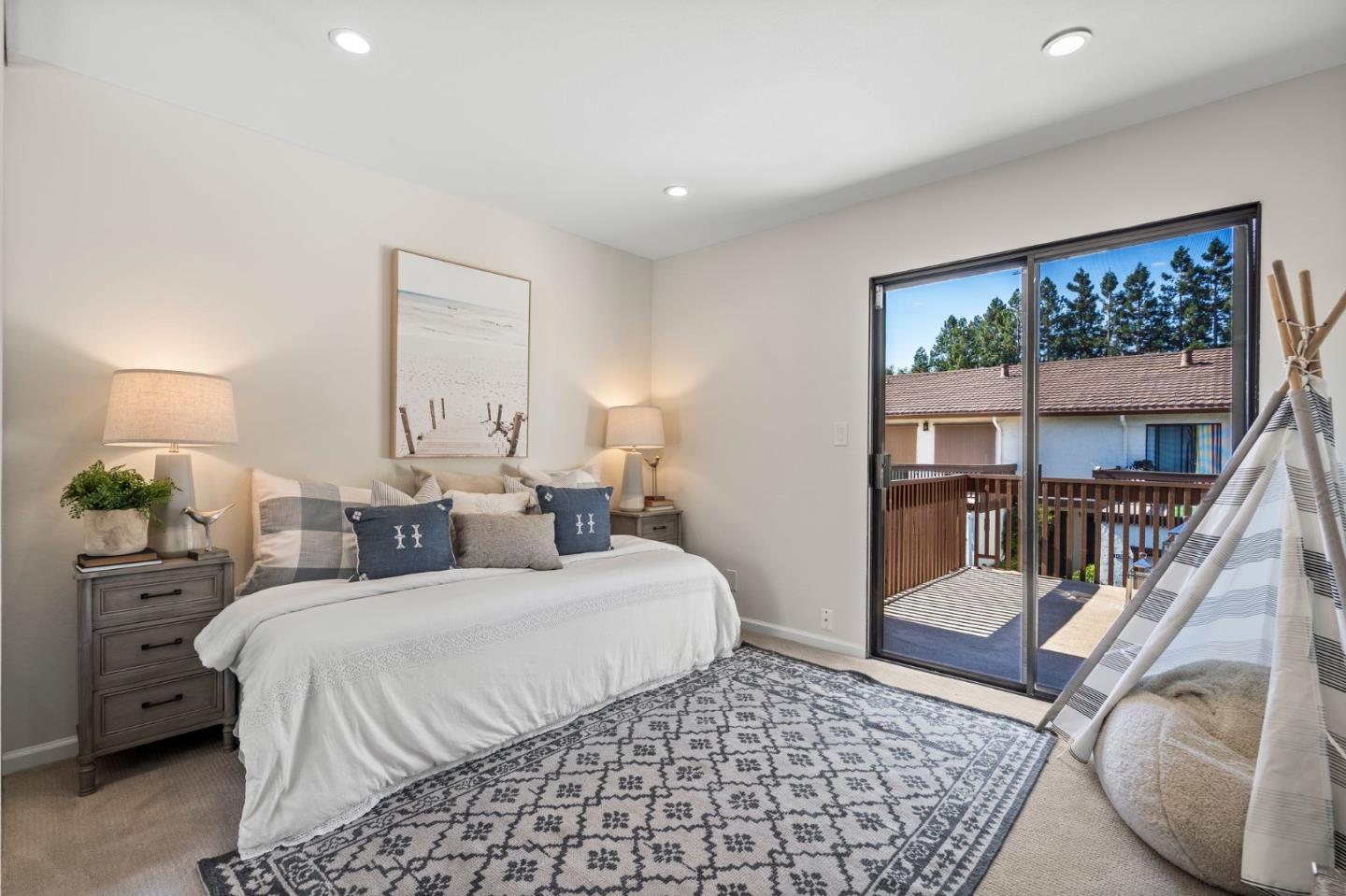 Detail Gallery Image 23 of 43 For 1430 Gordon St #D,  Redwood City,  CA 94061 - 3 Beds | 2/1 Baths