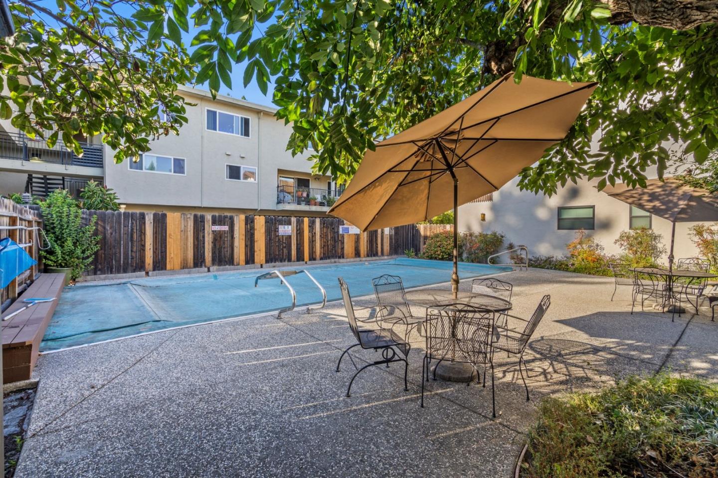 Detail Gallery Image 36 of 43 For 1430 Gordon St #D,  Redwood City,  CA 94061 - 3 Beds | 2/1 Baths