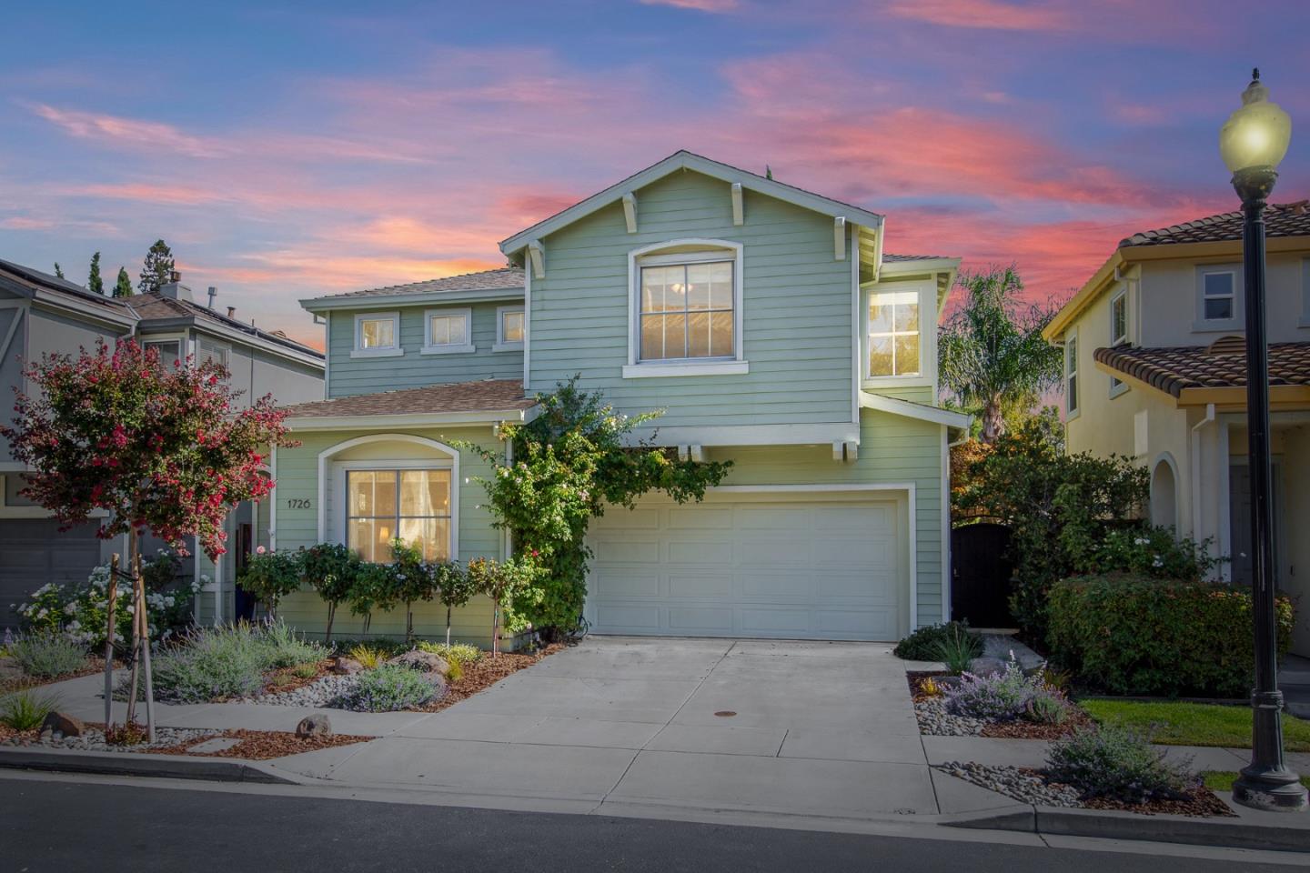 Detail Gallery Image 1 of 1 For 1726 Papyrus Ln, San Jose,  CA 95126 - 4 Beds | 2/1 Baths