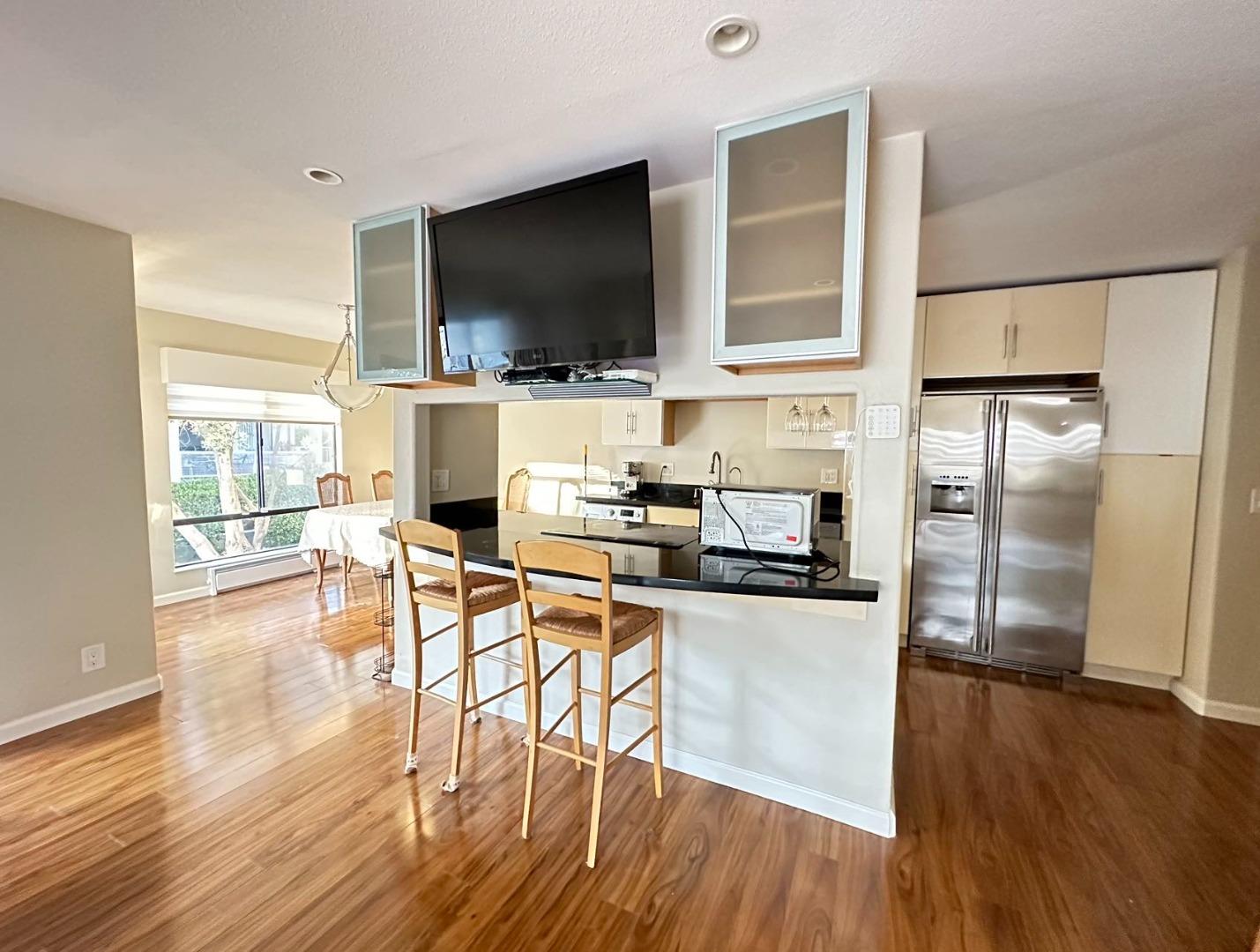 Detail Gallery Image 1 of 1 For 4 Admiral Dr #B223,  Emeryville,  CA 94608 - 1 Beds | 1 Baths