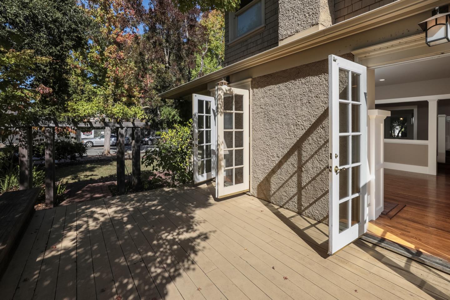 Detail Gallery Image 10 of 38 For 356 Coleridge Ave, Palo Alto,  CA 94301 - 5 Beds | 3/1 Baths
