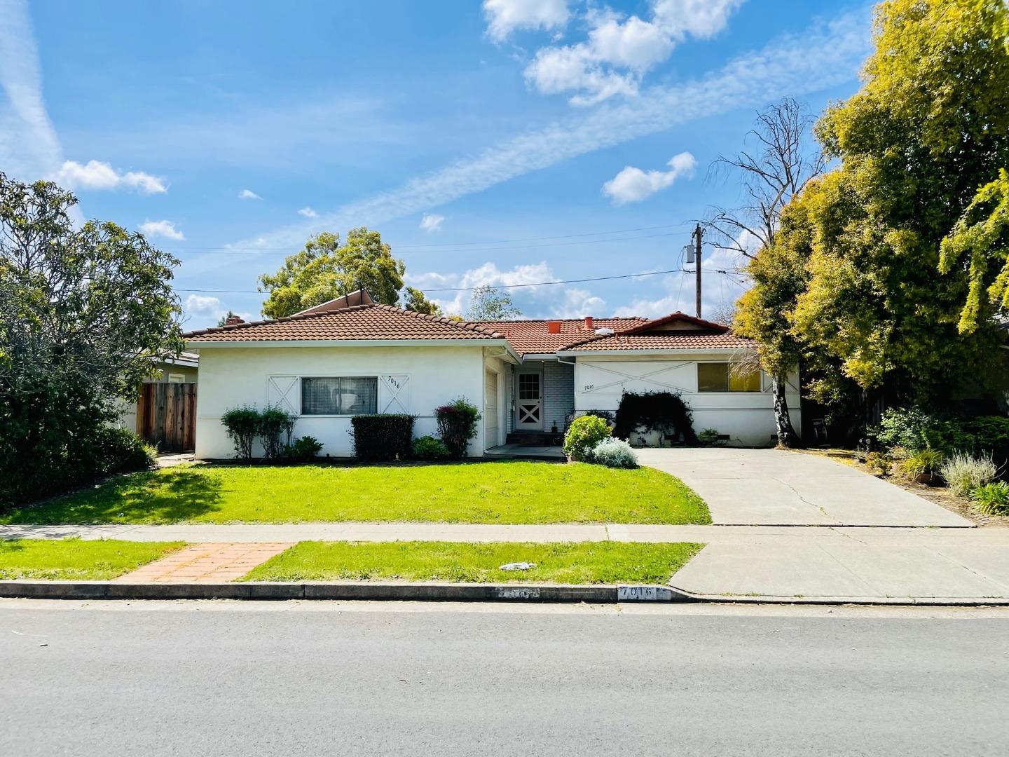 Detail Gallery Image 1 of 1 For 7016 Blue Hill Dr, San Jose,  CA 95129 - 3 Beds | 2 Baths