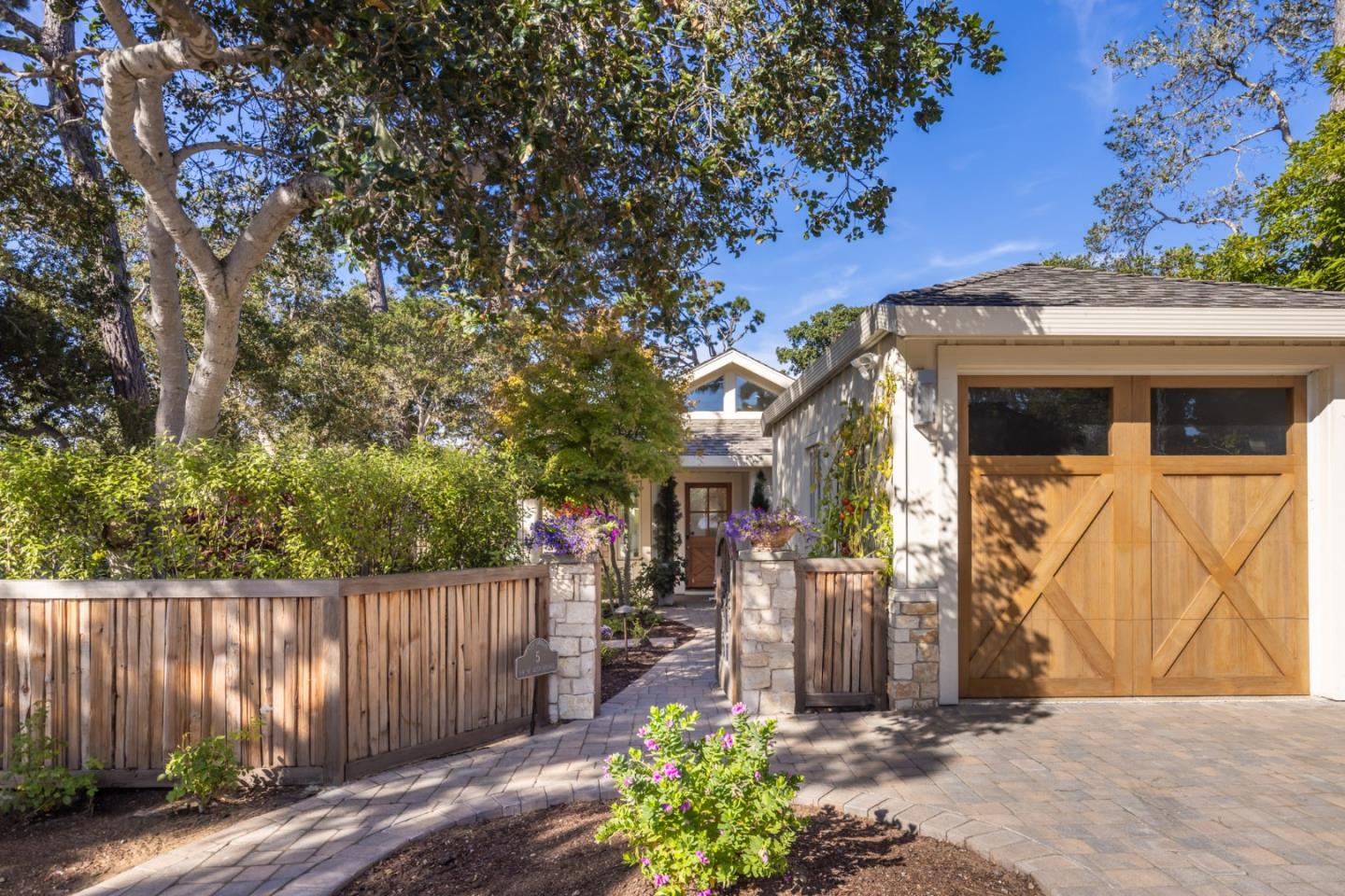 Detail Gallery Image 1 of 23 For 0 San Carlos 5 Sw of 12th, Carmel,  CA 93921 - 3 Beds | 2 Baths