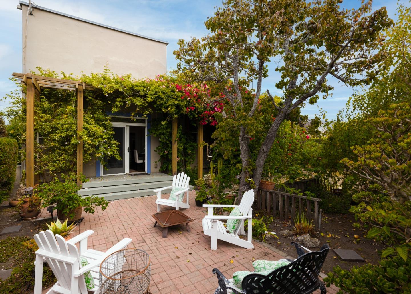 Detail Gallery Image 4 of 68 For 460 Poplar St, Half Moon Bay,  CA 94019 - 3 Beds | 2 Baths