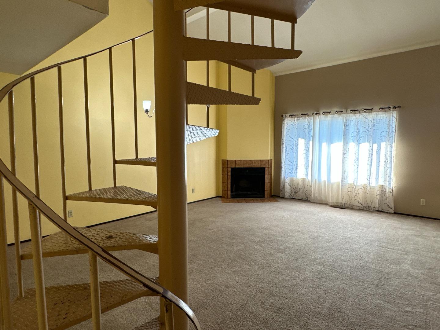 Detail Gallery Image 8 of 15 For 106 W Rossi St #8,  Salinas,  CA 93901 - 1 Beds | 1/1 Baths