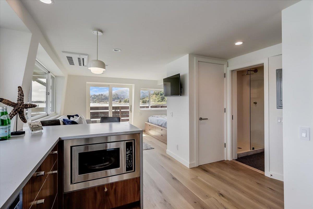 Detail Gallery Image 14 of 64 For 11 Commodore Marina #C,  Mill Valley,  CA 94941 - 1 Beds | 1 Baths