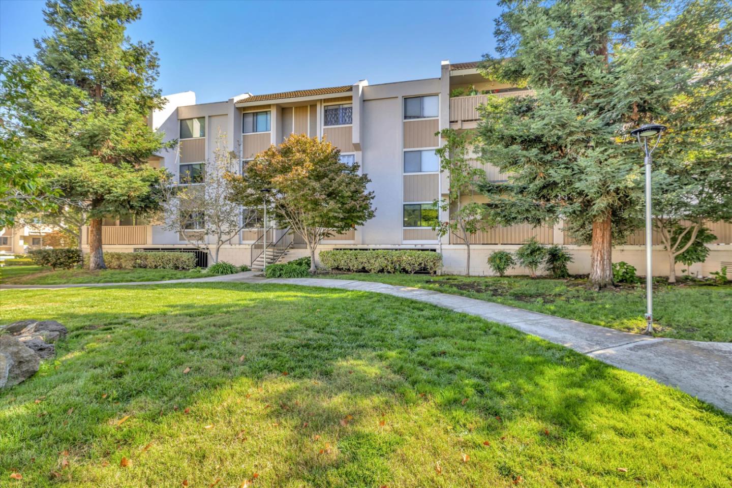 Detail Gallery Image 1 of 1 For 400 Ortega Ave #107,  Mountain View,  CA 94040 - 3 Beds | 2 Baths