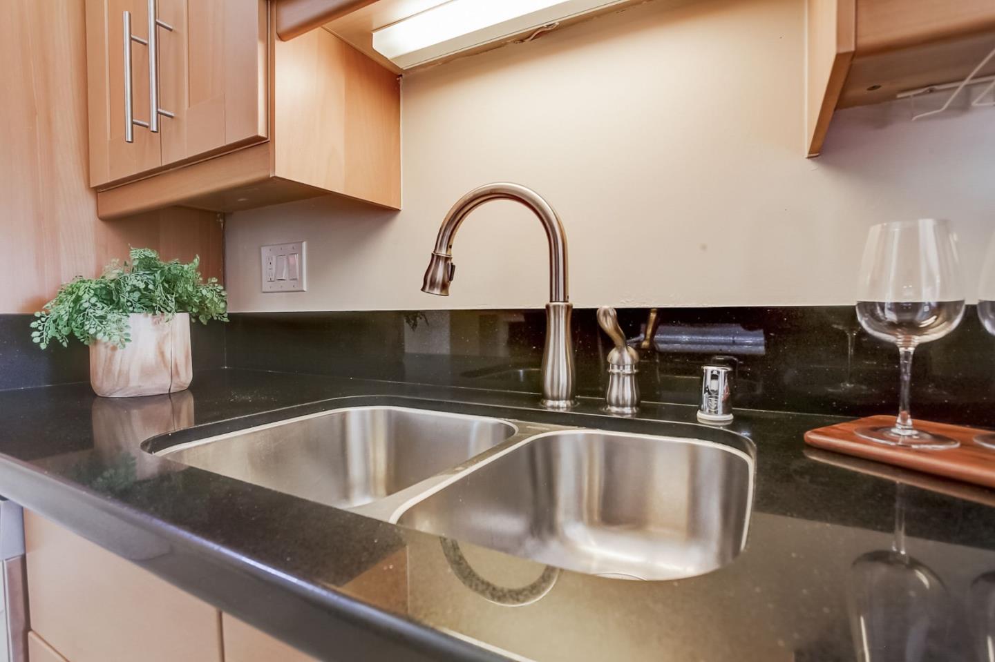 Detail Gallery Image 15 of 63 For 3374 Brittan Ave #13,  San Carlos,  CA 94070 - 3 Beds | 2 Baths