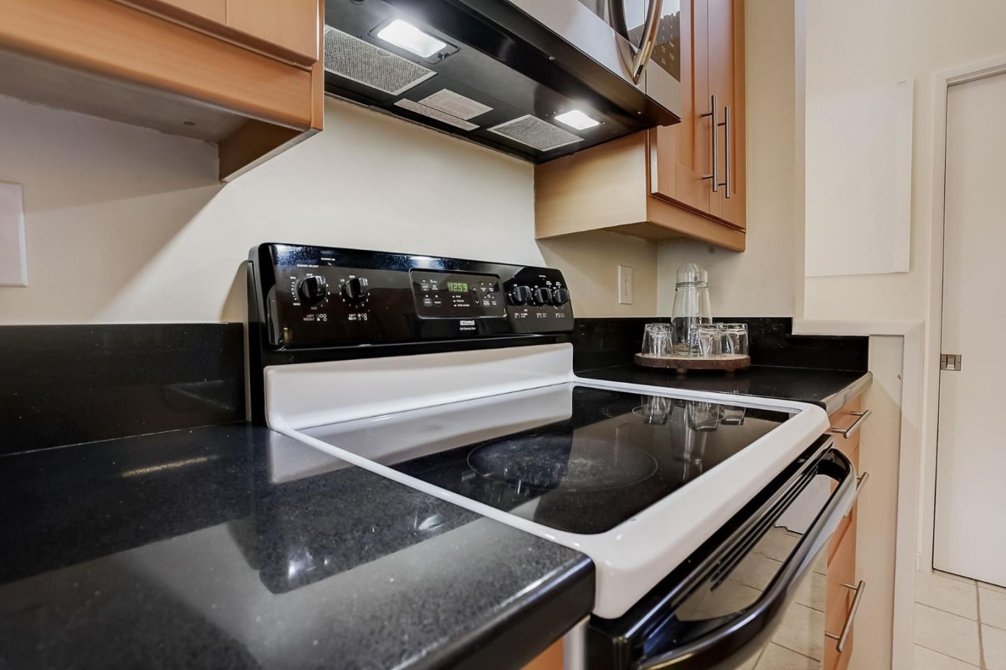 Detail Gallery Image 17 of 63 For 3374 Brittan Ave #13,  San Carlos,  CA 94070 - 3 Beds | 2 Baths