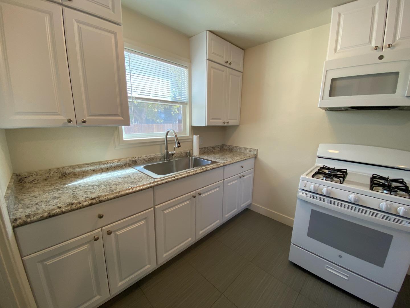 Detail Gallery Image 12 of 78 For 12690 Center Ave, San Martin,  CA 95046 - 2 Beds | 2 Baths