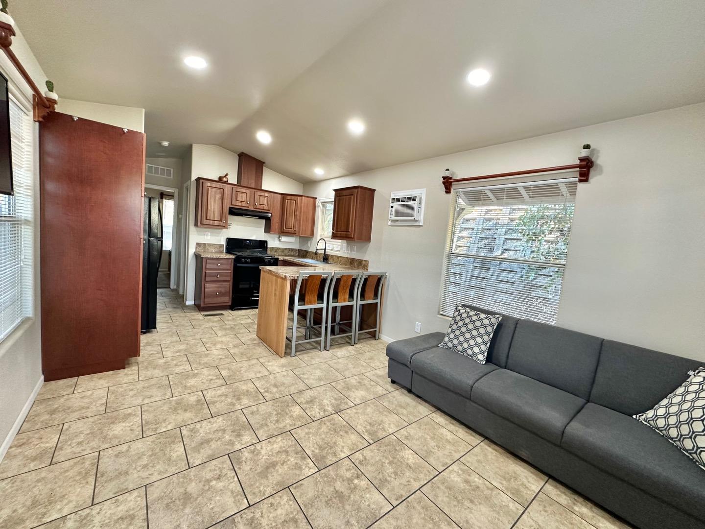 Detail Gallery Image 1 of 1 For 4320 Monterey Rd #21,  San Jose,  CA 95111 - 1 Beds | 1 Baths
