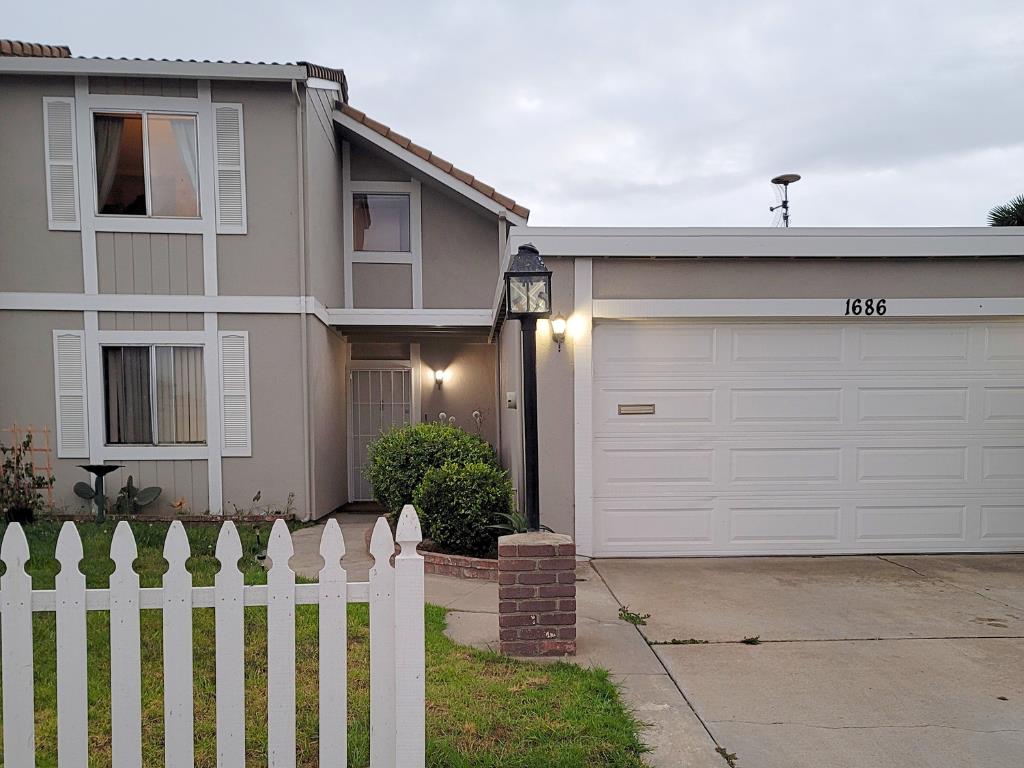 Detail Gallery Image 1 of 1 For 1686 Cherokee Dr, Salinas,  CA 93906 - 3 Beds | 2 Baths