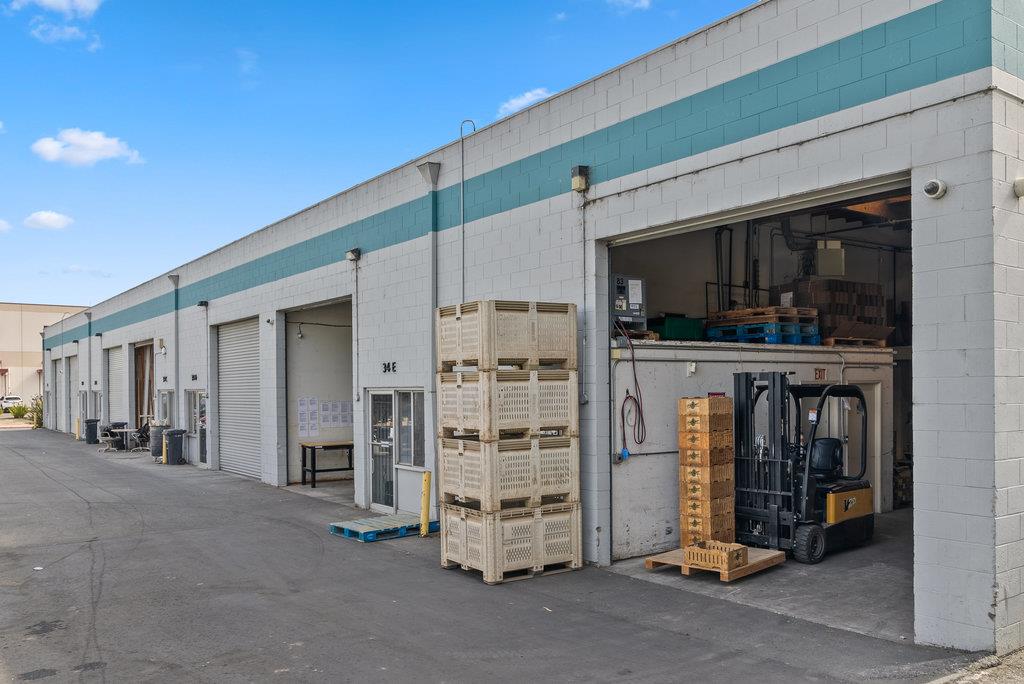 34 Hangar Way, Watsonville, California 95076, ,Commercial Sale,For Sale,34 Hangar Way,ML81946026