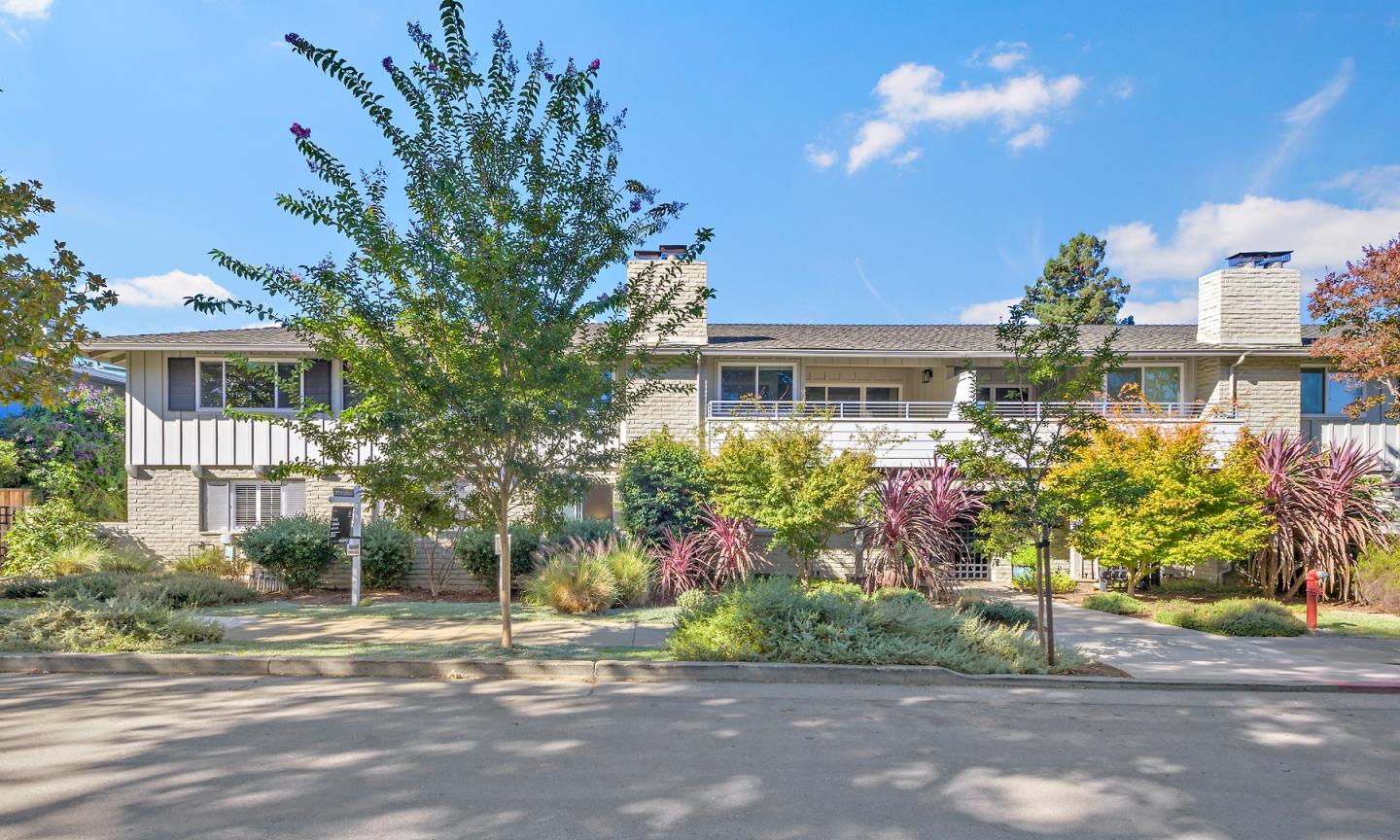 Detail Gallery Image 1 of 1 For 460 Lassen St #1,  Los Altos,  CA 94022 - 2 Beds | 2 Baths