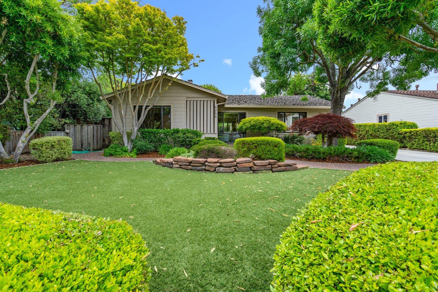 Detail Gallery Image 1 of 1 For 4254 Suzanne Dr, Palo Alto,  CA 94306 - 2 Beds | 1 Baths