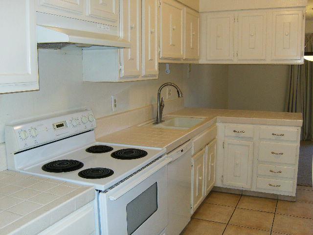 Detail Gallery Image 10 of 27 For 1253 Los Olivos Dr #45,  Salinas,  CA 93901 - 2 Beds | 1/1 Baths