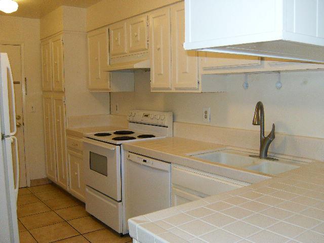 Detail Gallery Image 8 of 27 For 1253 Los Olivos Dr #45,  Salinas,  CA 93901 - 2 Beds | 1/1 Baths