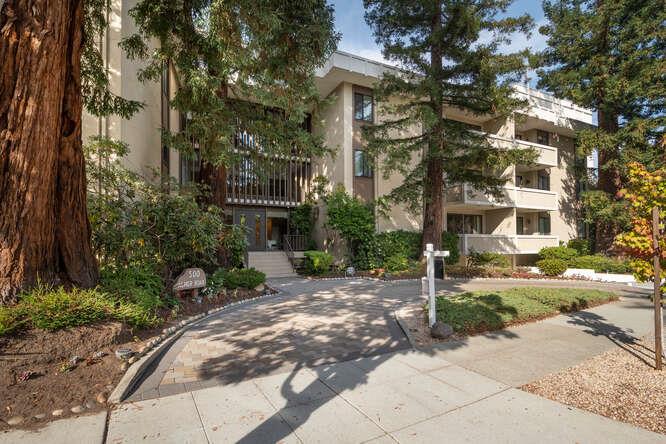 Detail Gallery Image 1 of 1 For 500 Almer Rd #204,  Burlingame,  CA 94010 - 3 Beds | 2 Baths