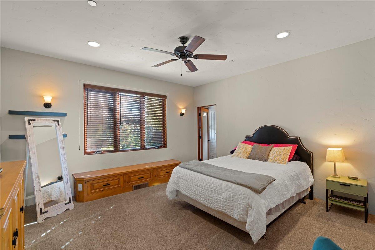 Detail Gallery Image 22 of 93 For 1011 Santa Ana Valley Rd, Hollister,  CA 95023 - 5 Beds | 5/2 Baths
