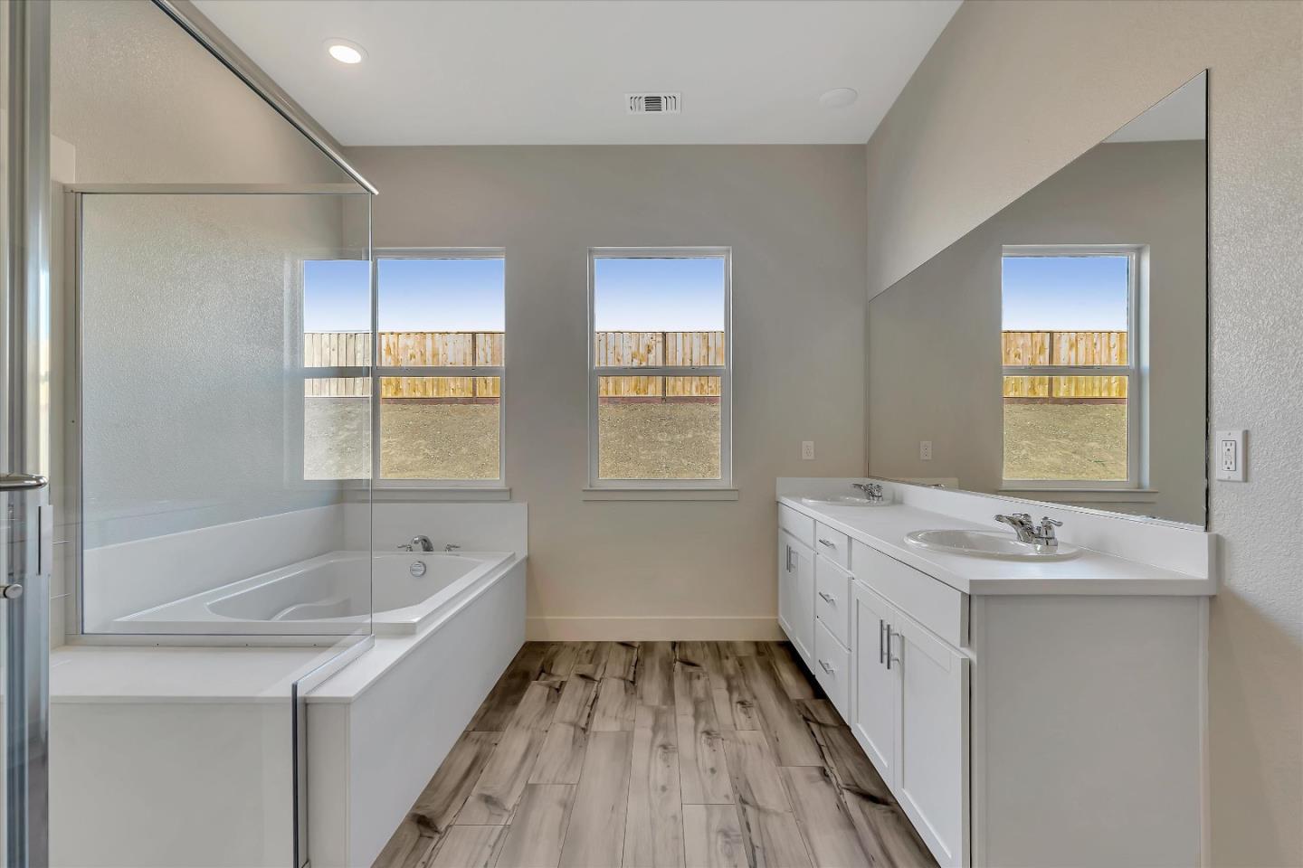 Detail Gallery Image 18 of 28 For 219 Luna Way, Hollister,  CA 95023 - 4 Beds | 2/1 Baths